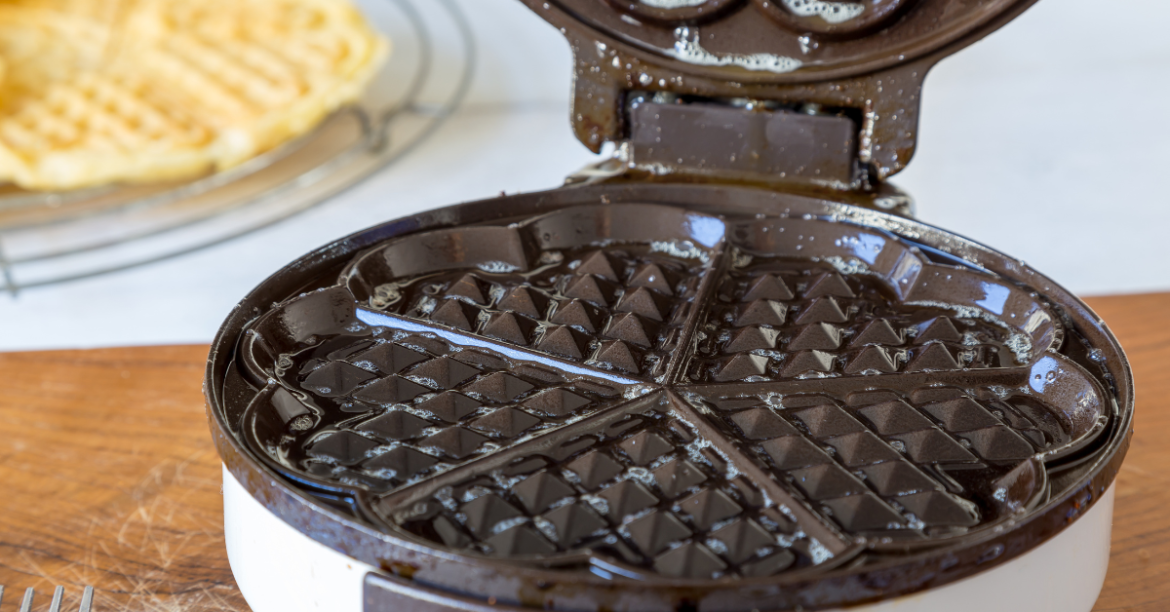 How to Clean a Waffle Iron Like a Pro – No Mess, No Stress!
